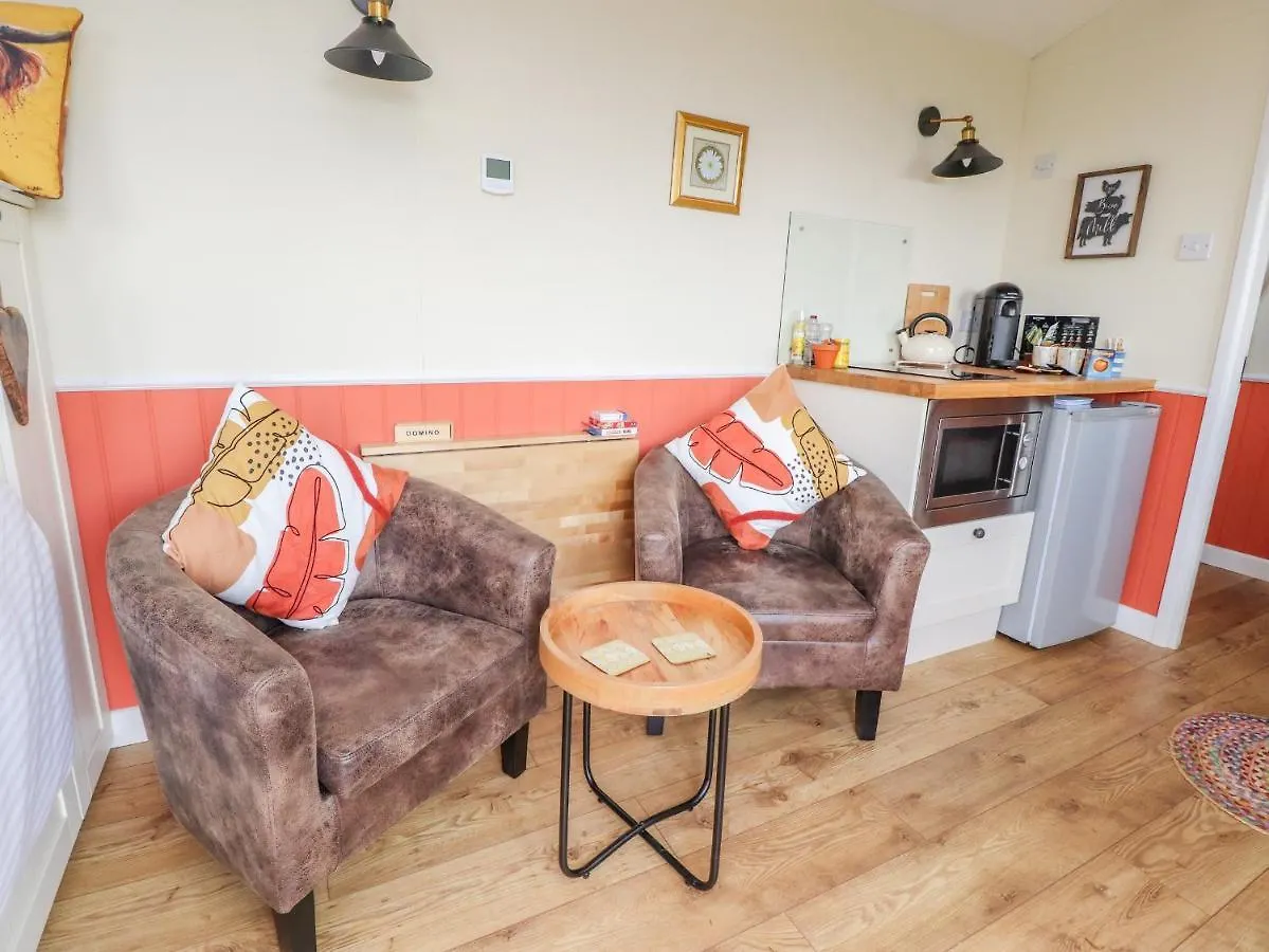 The Journeyman Luxury Shepherds Hut Barnoldswick 0*,