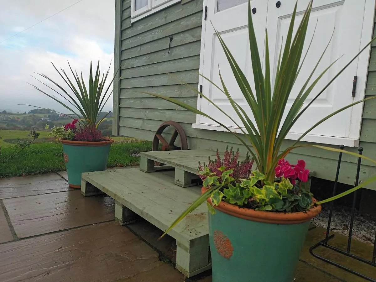 The Journeyman Luxury Shepherds Hut Barnoldswick Holiday home
