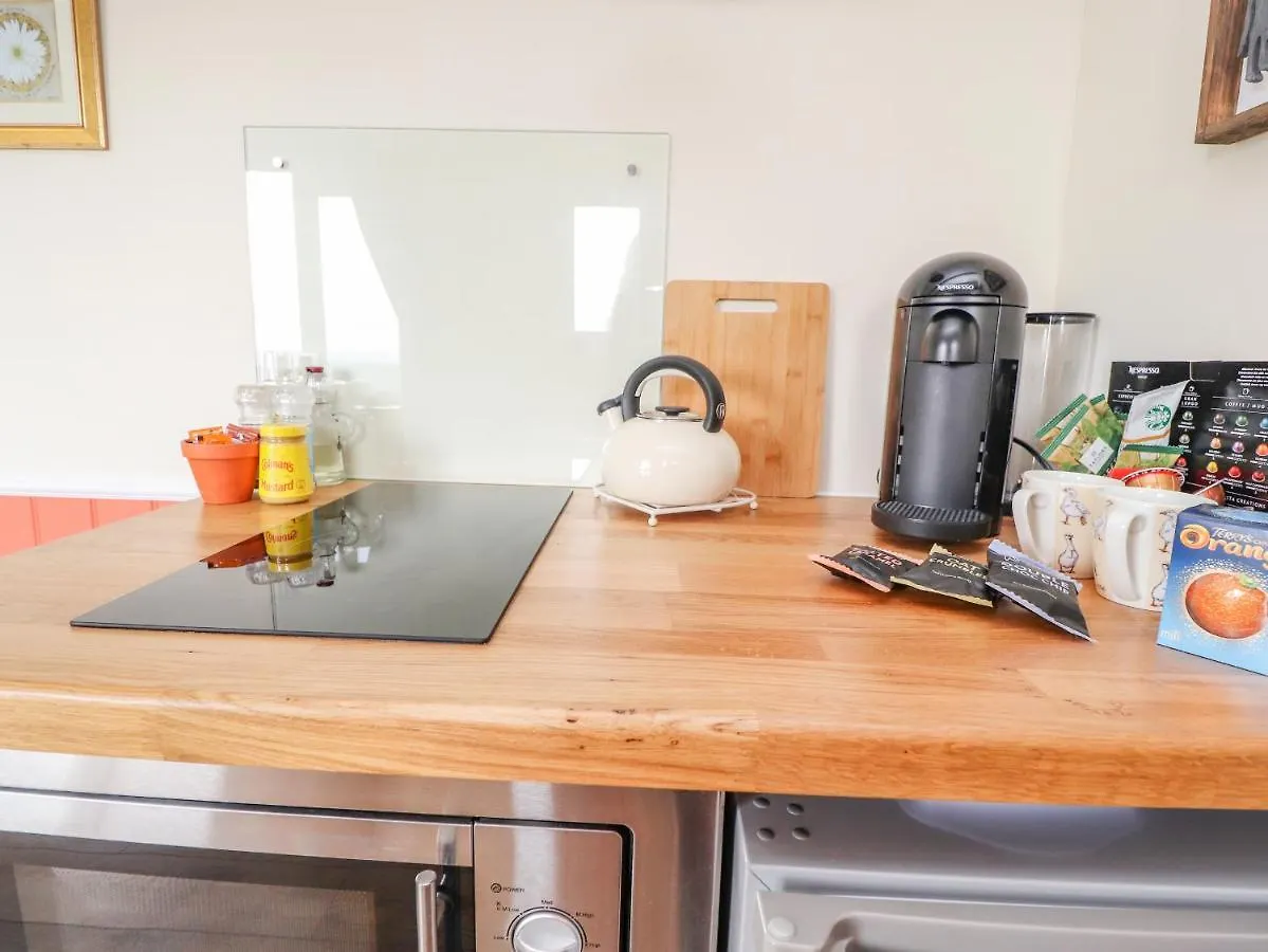 The Journeyman Luxury Shepherds Hut Barnoldswick