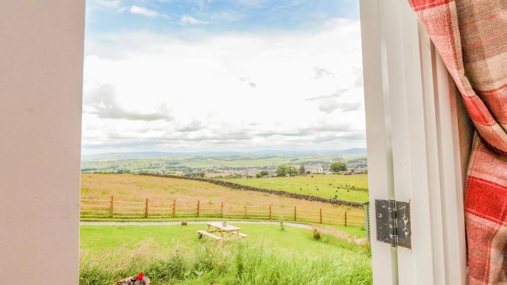 The Journeyman Luxury Shepherds Hut Barnoldswick 0*,  United Kingdom