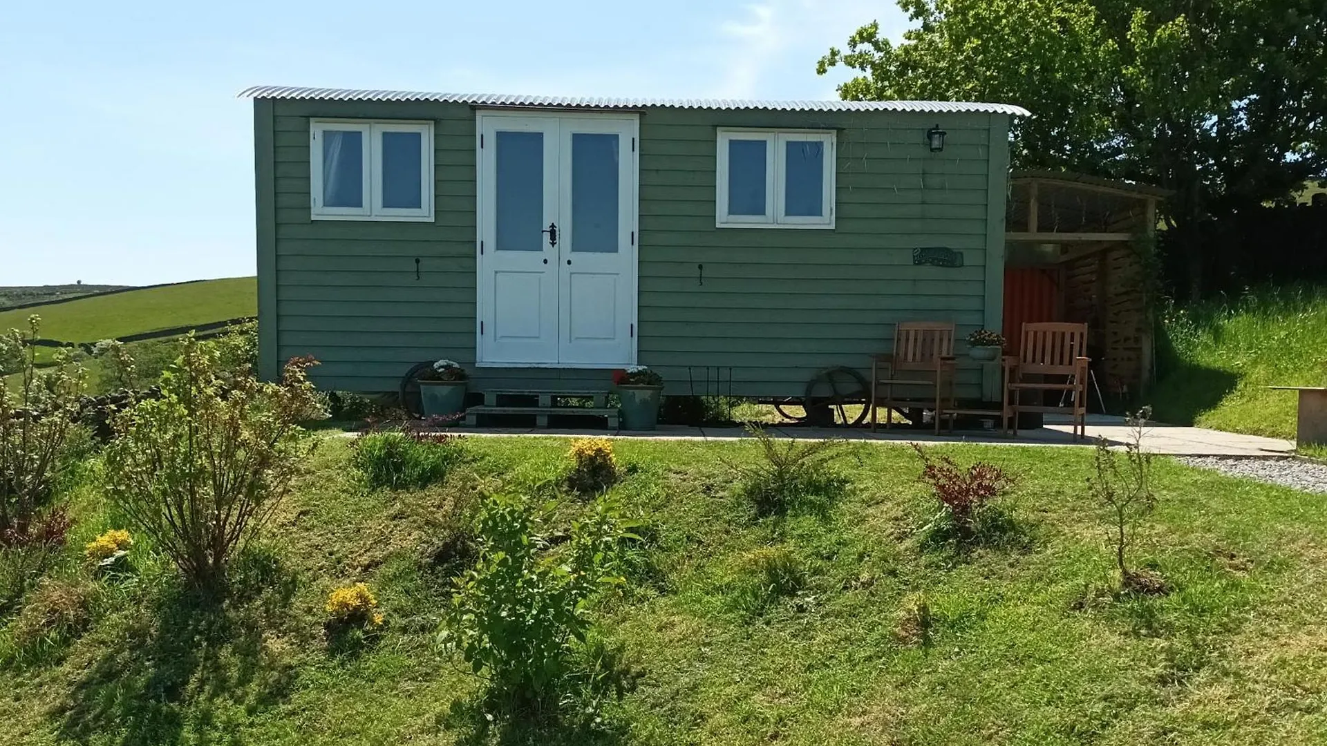 The Journeyman Luxury Shepherds Hut Barnoldswick